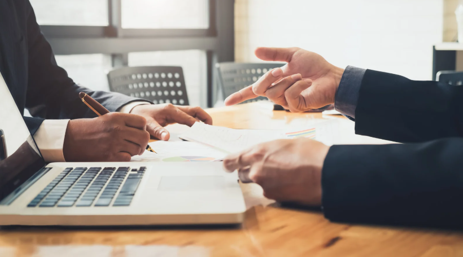 Reunión de trabajo para la definición, análisis y seguimiento técnico-económico de proyectos de investigación, desarrollo e innovación financiados mediante ayudas y subvenciones del CDTI, orientados a garantizar la coherencia documental y el cumplimiento de los requisitos exigidos.